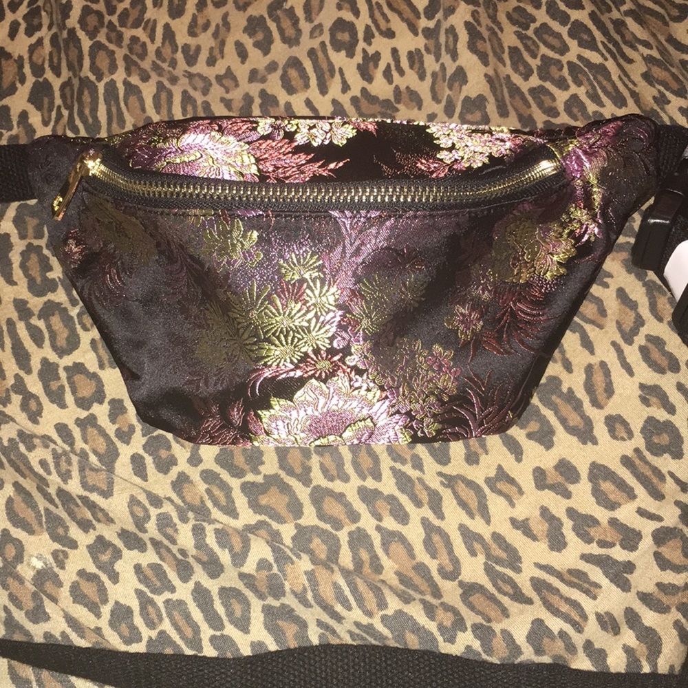 Oriental designed fanny pack ❤️